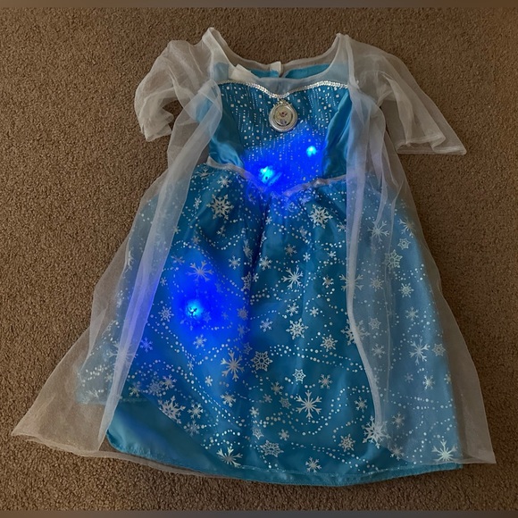 Disney Princess Frozen Elsa Musical Light-Up Dress Plays Let It Go Song Dress-Up - Picture 2 of 15